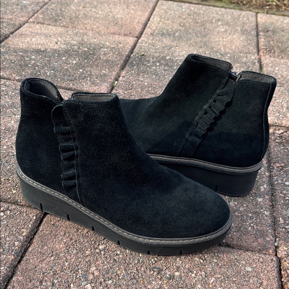 Clarks Women's Black Suede Ankle Booties
